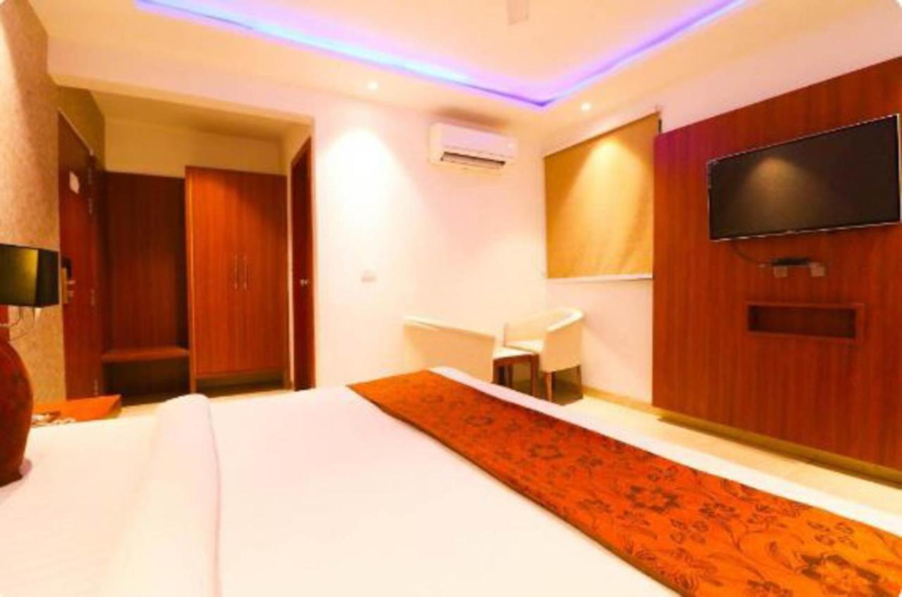 Hotel Wowstops-Clark Near Delhi Airport Neu-Delhi Exterior foto